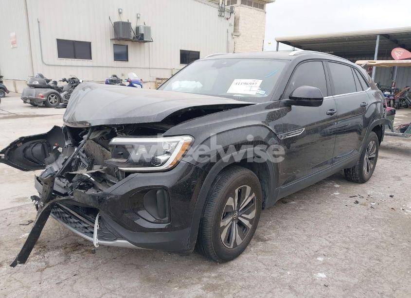 Photo 2 of 2024 Volkswagen Atlas CROSS SPORT 2.0T SE (VIN 1V2DE2CA5RC222501)