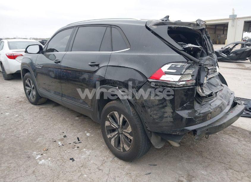 Photo 3 of 2024 Volkswagen Atlas CROSS SPORT 2.0T SE (VIN 1V2DE2CA5RC222501)