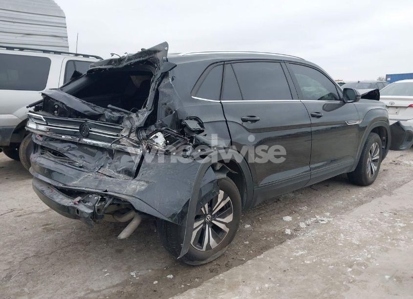 Photo 4 of 2024 Volkswagen Atlas CROSS SPORT 2.0T SE (VIN 1V2DE2CA5RC222501)