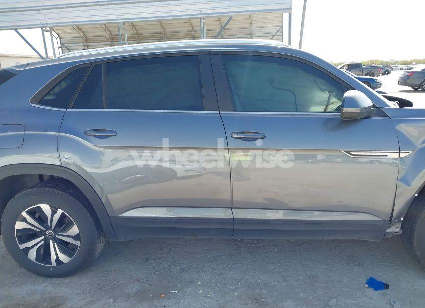 Photo 13 of 2024 Volkswagen Atlas CROSS SPORT 2.0T SE (VIN 1V2DE2CA8RC202274)