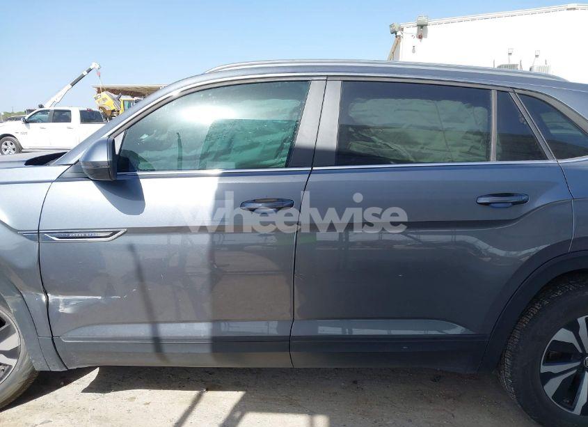 Photo 14 of 2024 Volkswagen Atlas CROSS SPORT 2.0T SE (VIN 1V2DE2CA8RC202274)