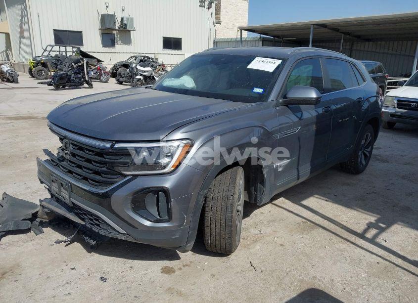 Photo 2 of 2024 Volkswagen Atlas CROSS SPORT 2.0T SE (VIN 1V2DE2CA8RC202274)