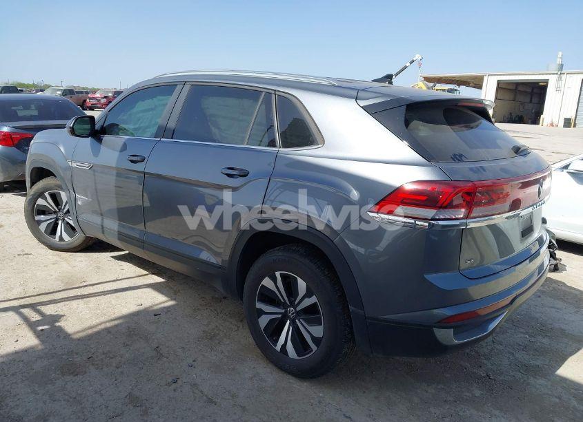 Photo 3 of 2024 Volkswagen Atlas CROSS SPORT 2.0T SE (VIN 1V2DE2CA8RC202274)