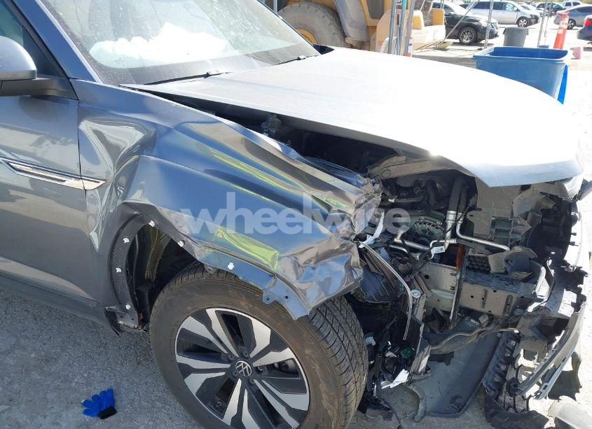 Photo 6 of 2024 Volkswagen Atlas CROSS SPORT 2.0T SE (VIN 1V2DE2CA8RC202274)