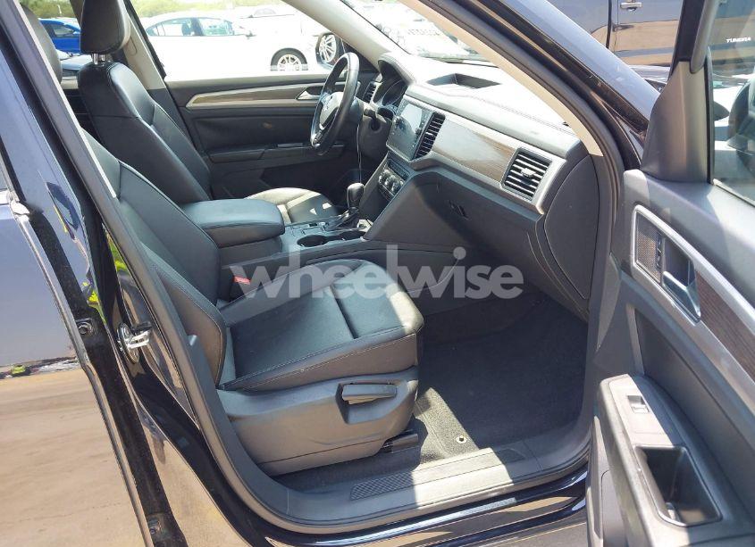 Photo 5 of 2018 Volkswagen Atlas 2.0T SE/2.0T SE W/TECHNOLOGY (VIN 1V2DP2CA0JC600433)