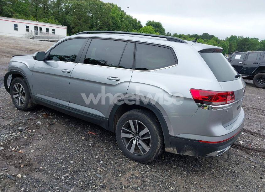 Photo 3 of 2022 Volkswagen Atlas 2.0T SE (VIN 1V2DP2CA2NC531329)