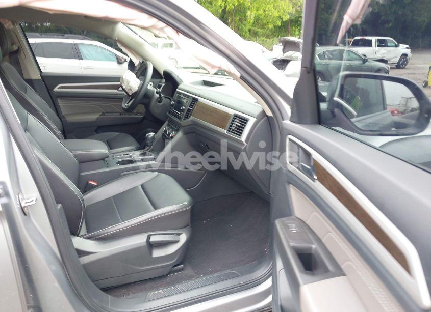 Photo 5 of 2022 Volkswagen Atlas 2.0T SE (VIN 1V2DP2CA2NC531329)