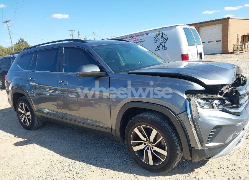 Photo 13 of 2021 Volkswagen Atlas 2.0T SE (VIN 1V2DP2CA3MC518670)