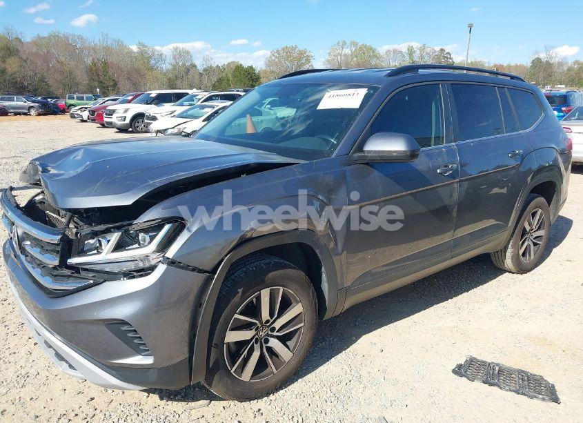Photo 2 of 2021 Volkswagen Atlas 2.0T SE (VIN 1V2DP2CA3MC518670)