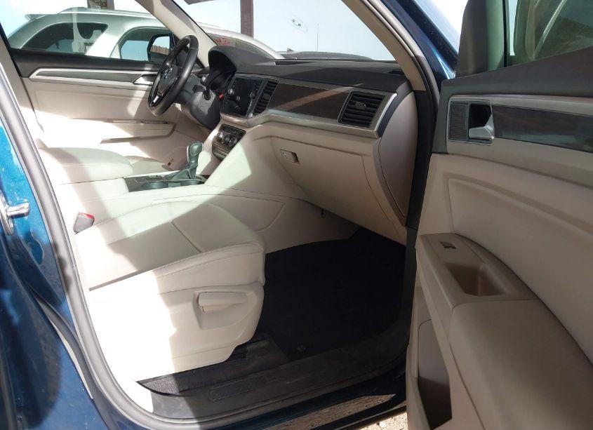 Photo 5 of 2018 Volkswagen Atlas 2.0T SE/2.0T SE W/TECHNOLOGY (VIN 1V2DP2CA4JC592689)