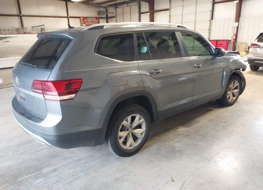 Photo 4 of 2019 Volkswagen Atlas 2.0T SE (VIN 1V2DP2CA4KC588370)
