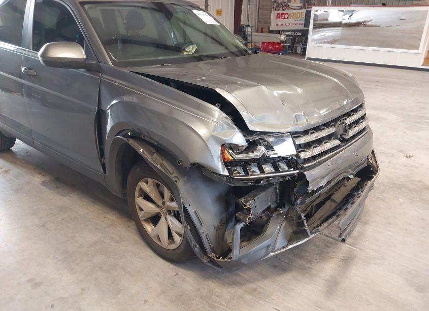 Photo 6 of 2019 Volkswagen Atlas 2.0T SE (VIN 1V2DP2CA4KC588370)