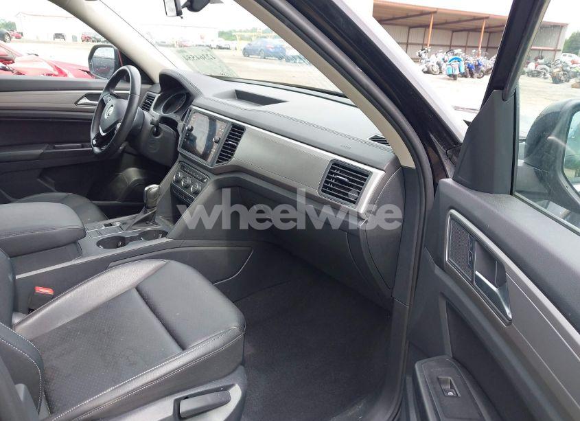 Photo 5 of 2020 Volkswagen Atlas 2.0T SE (VIN 1V2DP2CA4LC500273)