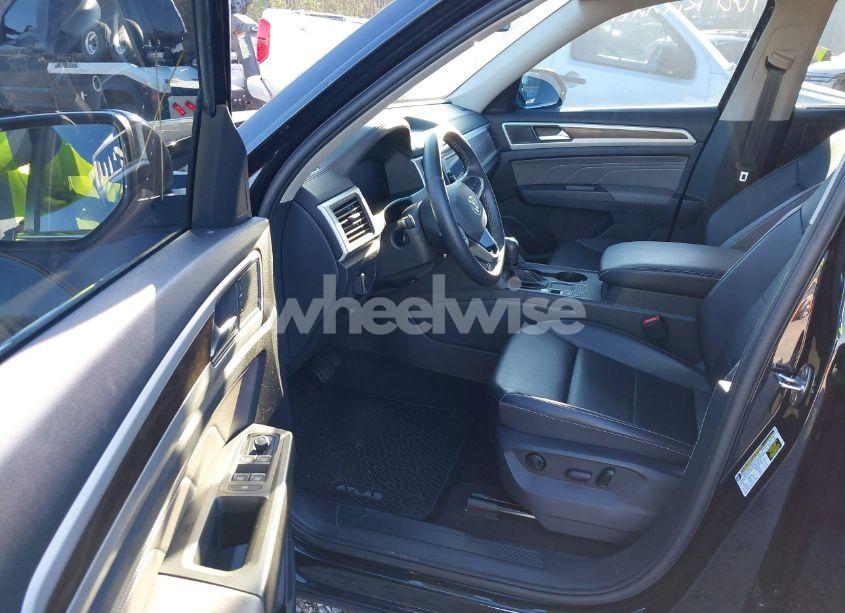 Photo 5 of 2022 Volkswagen Atlas 2.0T SE (VIN 1V2DP2CA4NC532255)