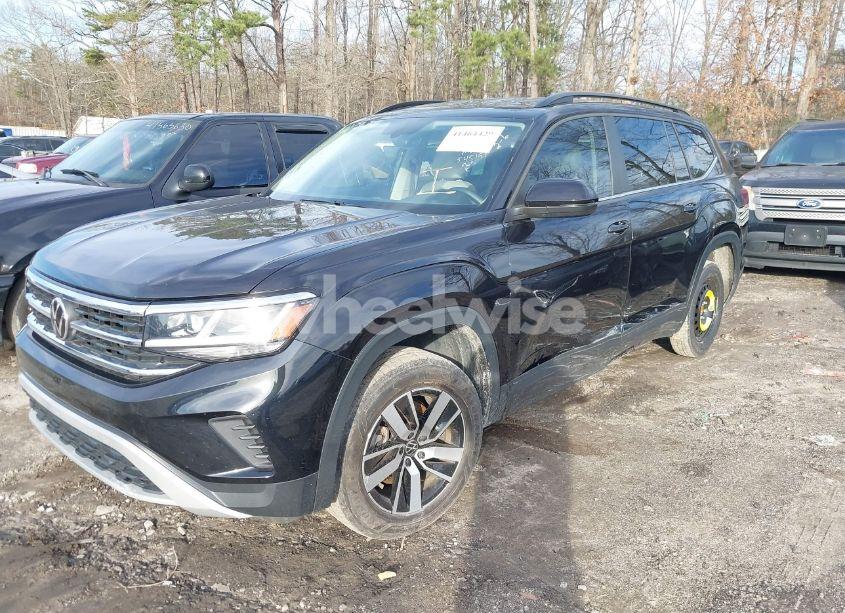 Photo 2 of 2021 Volkswagen Atlas 2.0T SE (VIN 1V2DP2CA5MC545191)