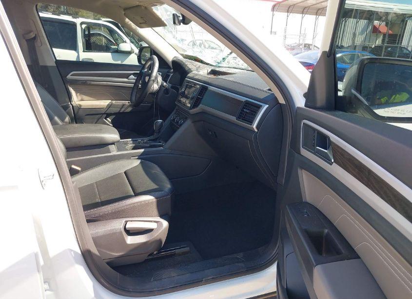 Photo 5 of 2022 Volkswagen Atlas 2.0T SE (VIN 1V2DP2CA5NC547220)