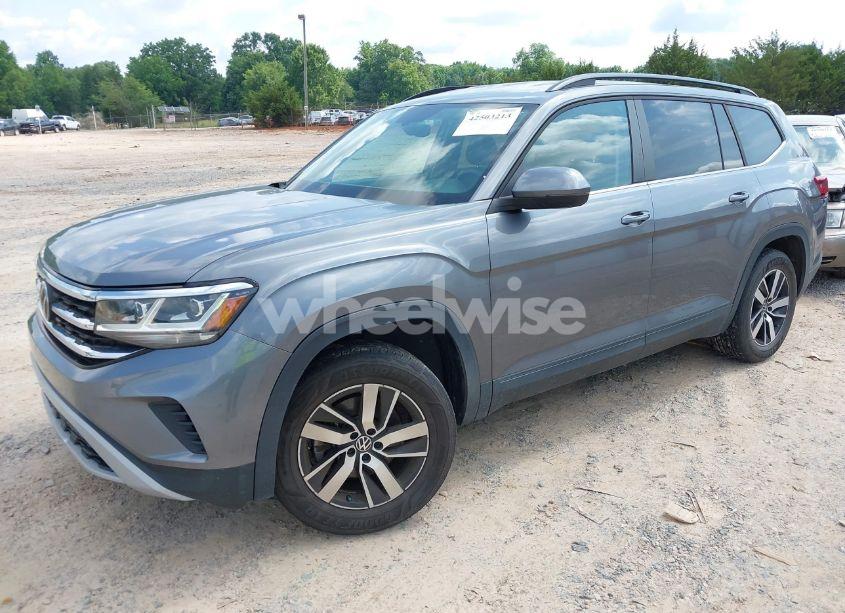 Photo 2 of 2021 Volkswagen Atlas 2.0T SE (VIN 1V2DP2CA6MC500115)