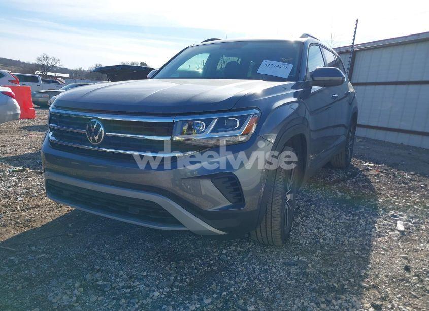 Photo 2 of 2021 Volkswagen Atlas 2.0T SE (VIN 1V2DP2CA9MC604601)