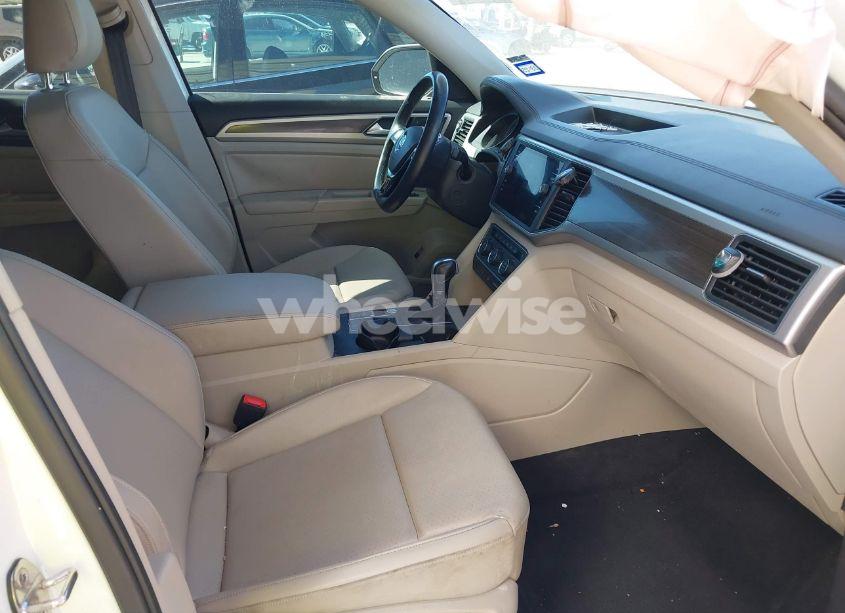 Photo 5 of 2018 Volkswagen Atlas 3.6L V6 SE/3.6L V6 SE W/TECHNOLOGY (VIN 1V2DR2CA1JC589632)