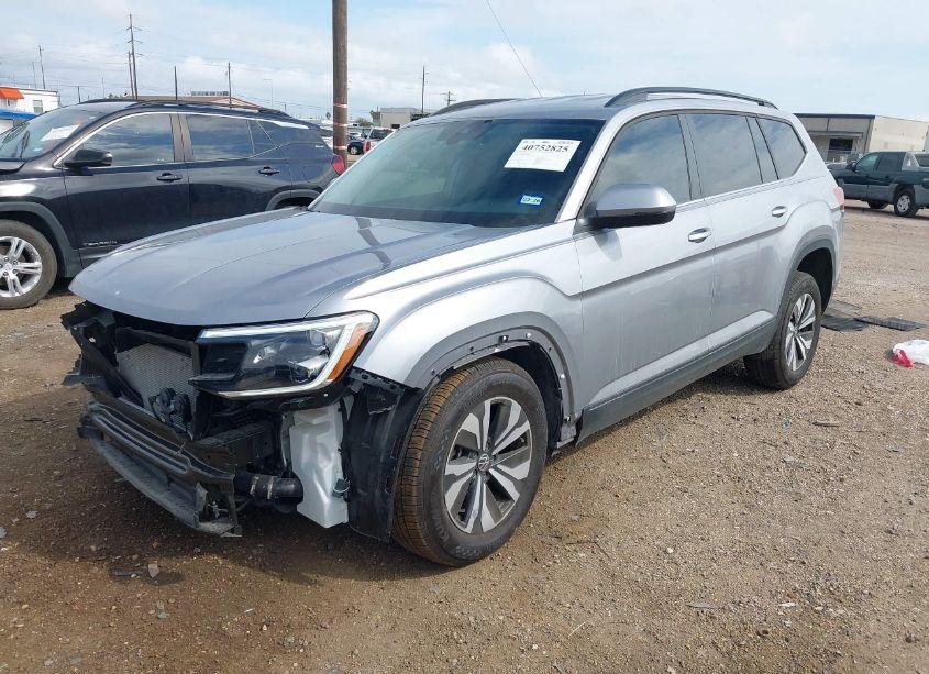 Photo 2 of 2024 Volkswagen Atlas 2.0T SE (VIN 1V2DR2CA1RC560675)