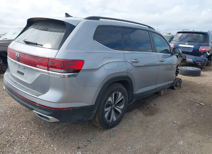 Photo 4 of 2024 Volkswagen Atlas 2.0T SE (VIN 1V2DR2CA1RC560675)