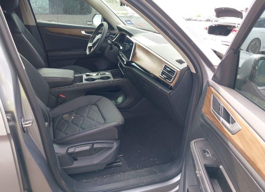 Photo 5 of 2024 Volkswagen Atlas 2.0T SE (VIN 1V2DR2CA1RC560675)