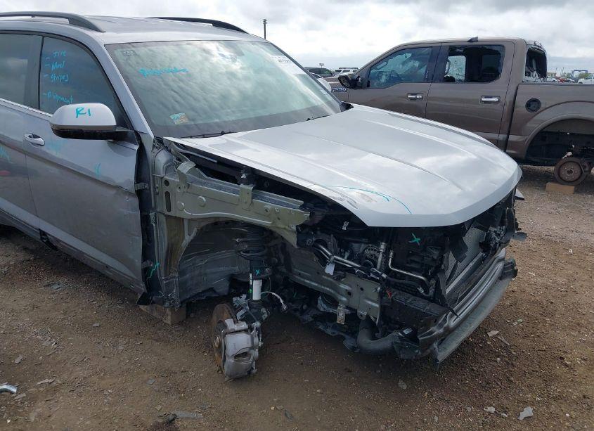 Photo 6 of 2024 Volkswagen Atlas 2.0T SE (VIN 1V2DR2CA1RC560675)