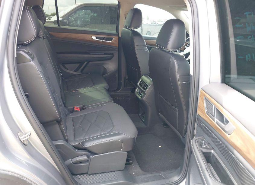 Photo 8 of 2024 Volkswagen Atlas 2.0T SE (VIN 1V2DR2CA1RC560675)