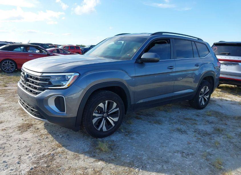 Photo 2 of 2024 Volkswagen Atlas 2.0T SE (VIN 1V2DR2CA5RC567645)