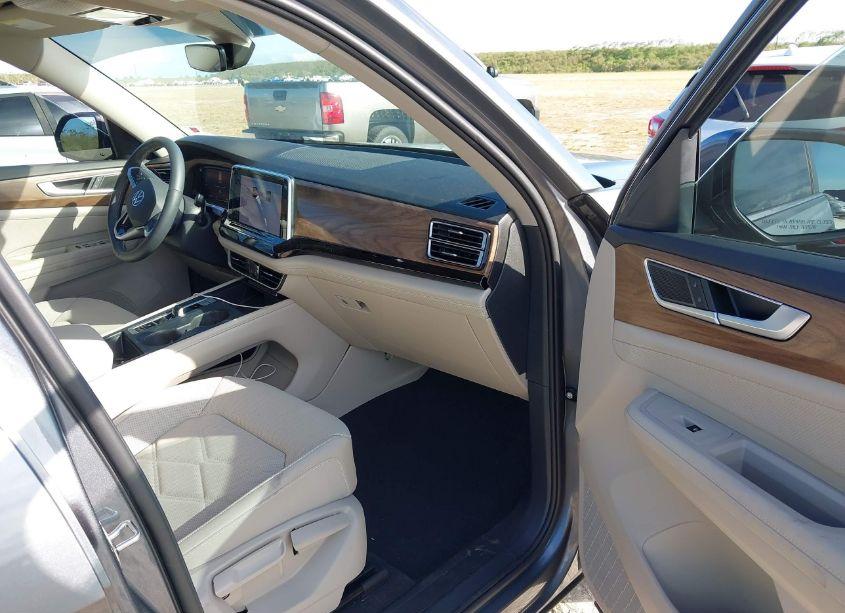 Photo 5 of 2024 Volkswagen Atlas 2.0T SE (VIN 1V2DR2CA5RC567645)