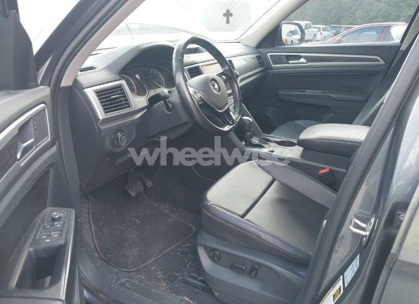 Photo 5 of 2018 Volkswagen Atlas 3.6L V6 SE/3.6L V6 SE W/TECHNOLOGY (VIN 1V2DR2CA6JC535940)