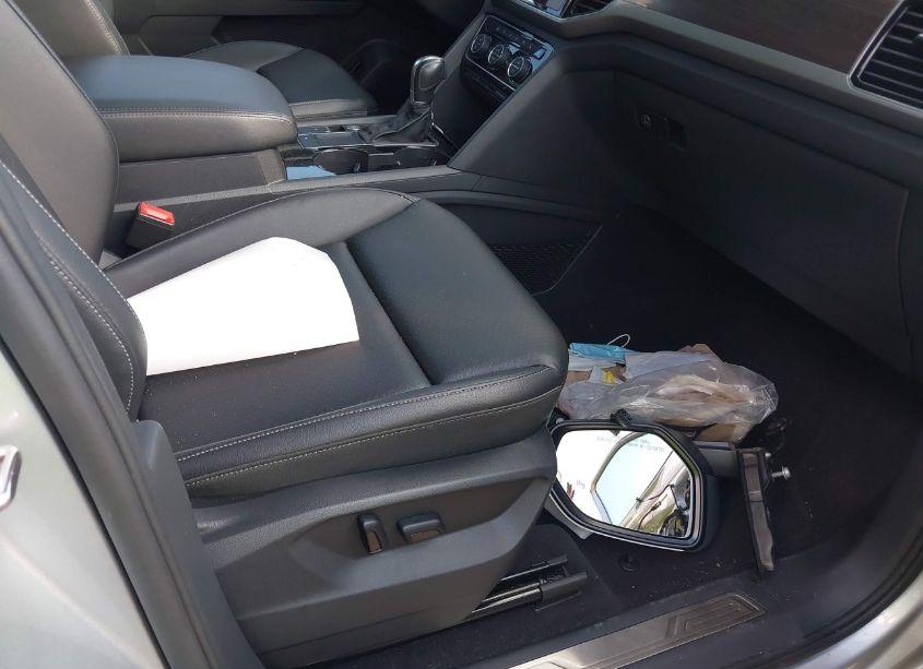 Photo 5 of 2018 Volkswagen Atlas 2.0T SEL (VIN 1V2EP2CA5JC598490)