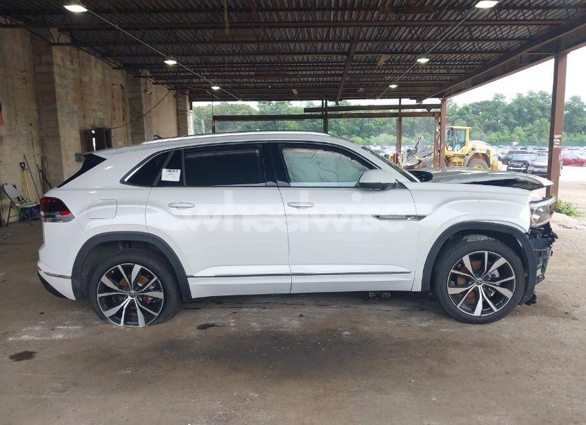 Photo 13 of 2024 Volkswagen Atlas CROSS SPORT 2.0T SEL PREMIUM R-LINE (VIN 1V2FE2CA5RC229408)