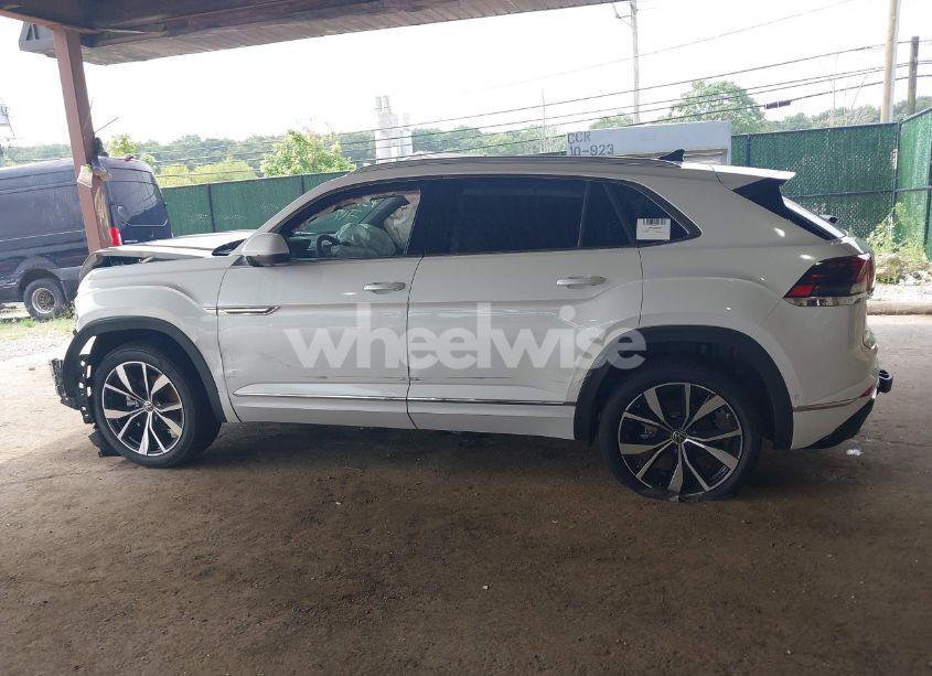 Photo 14 of 2024 Volkswagen Atlas CROSS SPORT 2.0T SEL PREMIUM R-LINE (VIN 1V2FE2CA5RC229408)