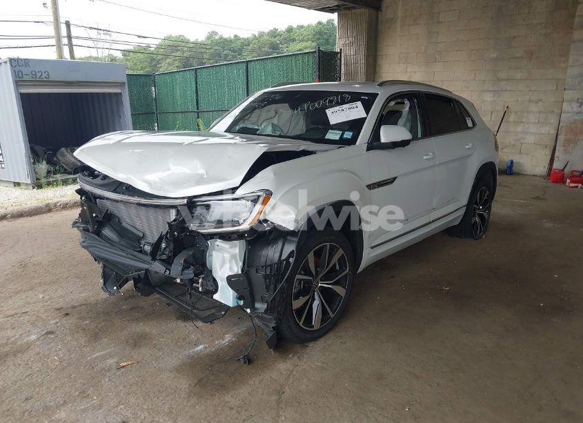 Photo 2 of 2024 Volkswagen Atlas CROSS SPORT 2.0T SEL PREMIUM R-LINE (VIN 1V2FE2CA5RC229408)