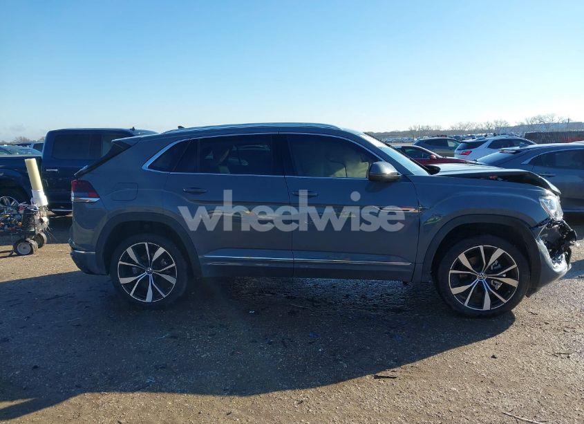 Photo 13 of 2024 Volkswagen Atlas CROSS SPORT 2.0T SEL PREMIUM R-LINE (VIN 1V2FE2CA9RC223529)