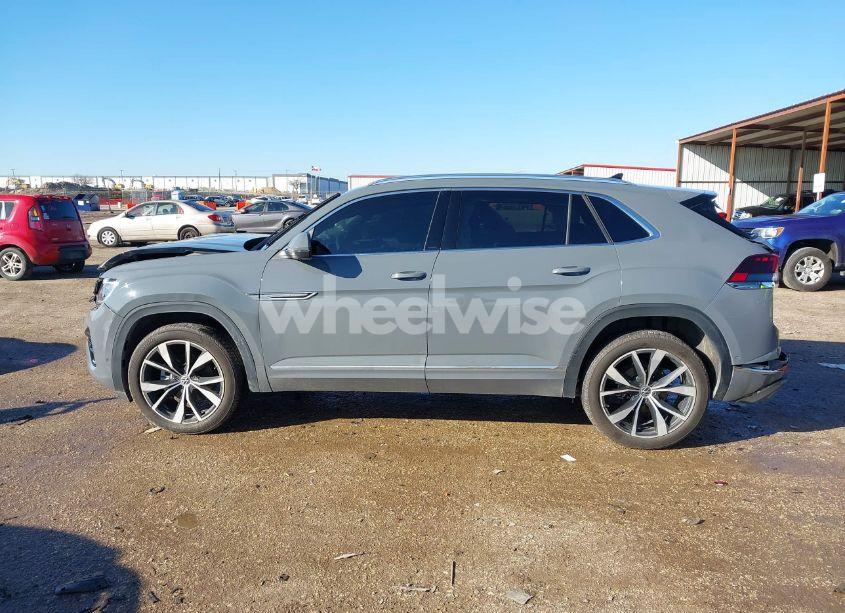 Photo 14 of 2024 Volkswagen Atlas CROSS SPORT 2.0T SEL PREMIUM R-LINE (VIN 1V2FE2CA9RC223529)