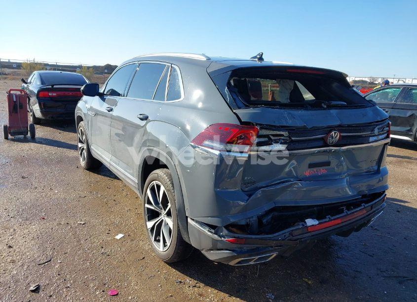 Photo 3 of 2024 Volkswagen Atlas CROSS SPORT 2.0T SEL PREMIUM R-LINE (VIN 1V2FE2CA9RC223529)