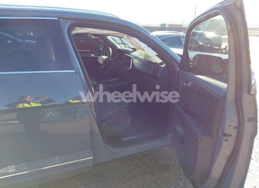 Photo 5 of 2024 Volkswagen Atlas CROSS SPORT 2.0T SEL PREMIUM R-LINE (VIN 1V2FE2CA9RC223529)