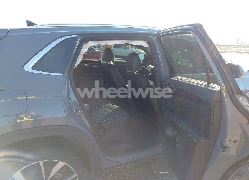 Photo 8 of 2024 Volkswagen Atlas CROSS SPORT 2.0T SEL PREMIUM R-LINE (VIN 1V2FE2CA9RC223529)