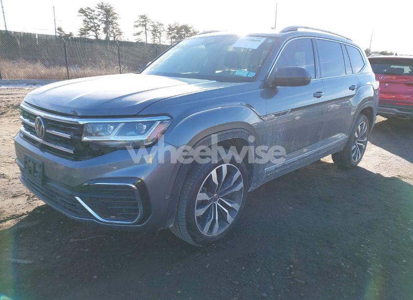 Photo 2 of 2022 Volkswagen Atlas 3.6L V6 SEL PREMIUM R-LINE (VIN 1V2FR2CA0NC562128)