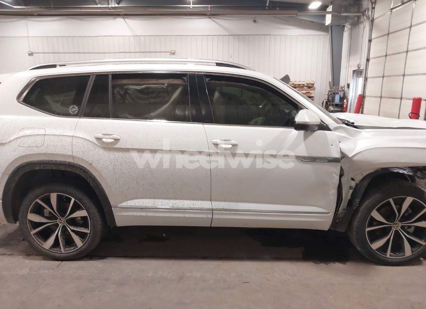 Photo 13 of 2024 Volkswagen Atlas 2.0T SEL PREMIUM R-LINE (VIN 1V2FR2CA0RC507586)