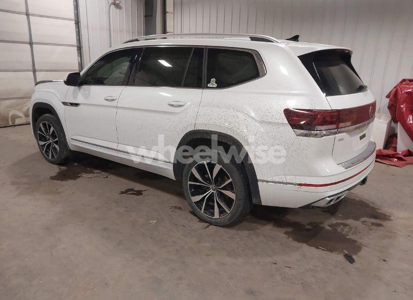 Photo 3 of 2024 Volkswagen Atlas 2.0T SEL PREMIUM R-LINE (VIN 1V2FR2CA0RC507586)