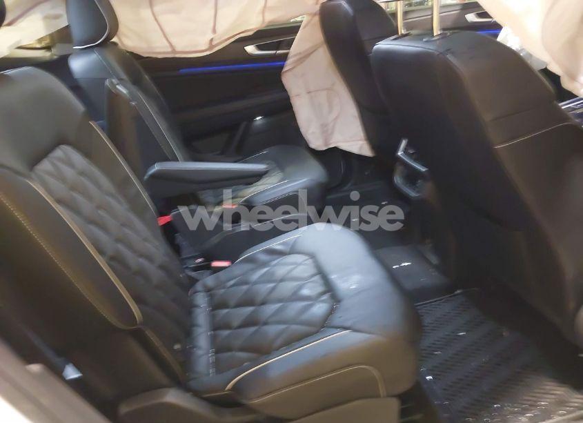 Photo 8 of 2024 Volkswagen Atlas 2.0T SEL PREMIUM R-LINE (VIN 1V2FR2CA0RC507586)