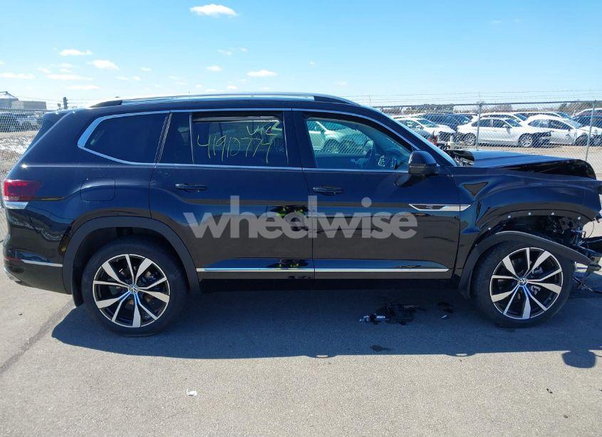 Photo 13 of 2024 Volkswagen Atlas 2.0T SEL PREMIUM R-LINE (VIN 1V2FR2CA1RC538085)