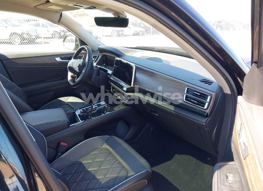 Photo 5 of 2024 Volkswagen Atlas 2.0T SEL PREMIUM R-LINE (VIN 1V2FR2CA1RC538085)