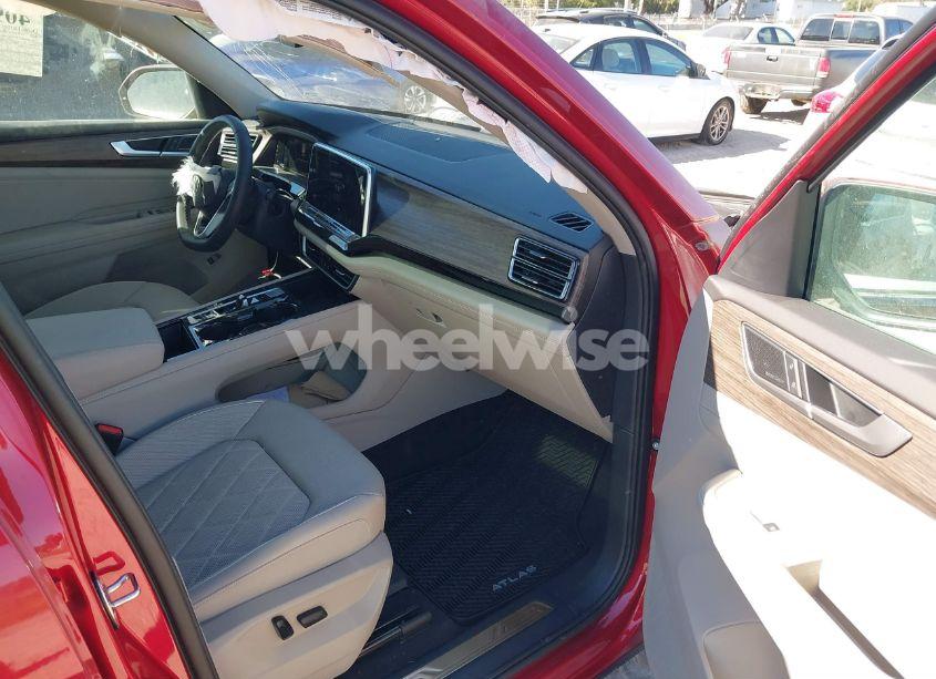 Photo 5 of 2024 Volkswagen Atlas 2.0T SEL PREMIUM R-LINE (VIN 1V2FR2CA1RC569059)