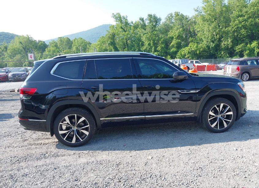 Photo 13 of 2024 Volkswagen Atlas 2.0T SEL PREMIUM R-LINE (VIN 1V2FR2CA2RC598392)