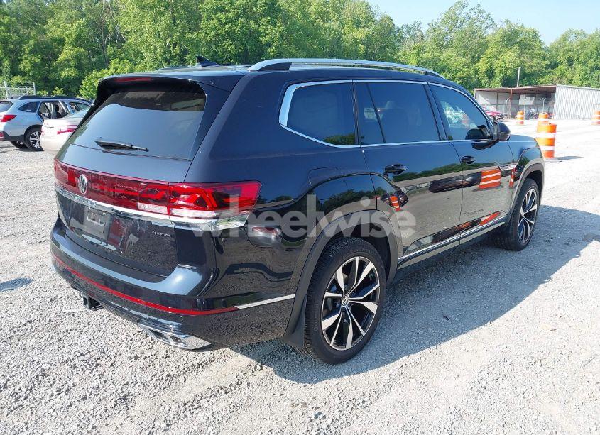 Photo 4 of 2024 Volkswagen Atlas 2.0T SEL PREMIUM R-LINE (VIN 1V2FR2CA2RC598392)