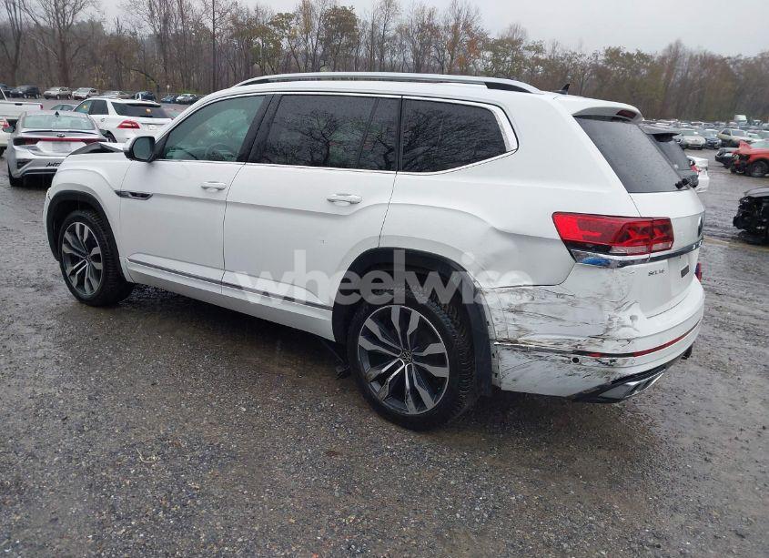 Photo 3 of 2021 Volkswagen Atlas 3.6L V6 SEL PREMIUM R-LINE (VIN 1V2FR2CA3MC556872)
